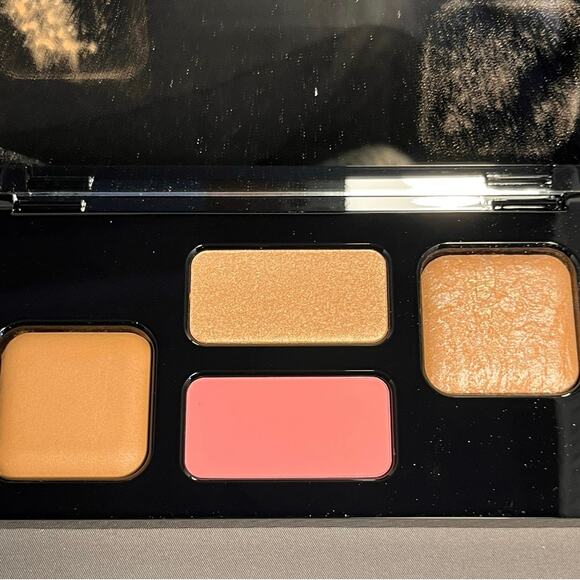 IL Makiage High Point Bronzer Blush Highlighter Light Palette